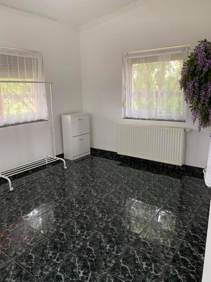 Magic Vendeghaz Appartement Abádszalók Buitenkant foto